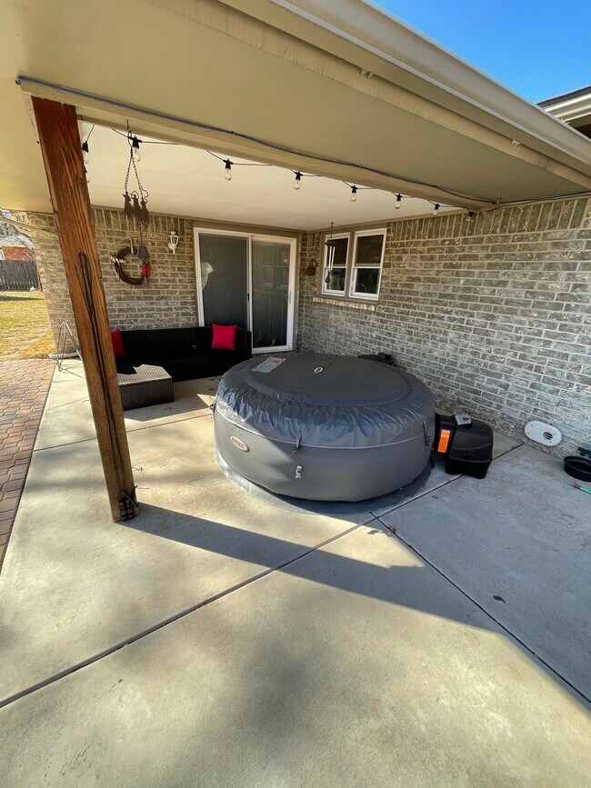 Building Photo - 5801 E Rockhill St