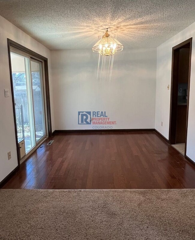 Building Photo - 1605 Flemming Dr