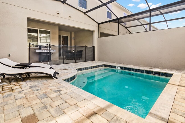 Building Photo - 1828 Tropical Palms Cir
