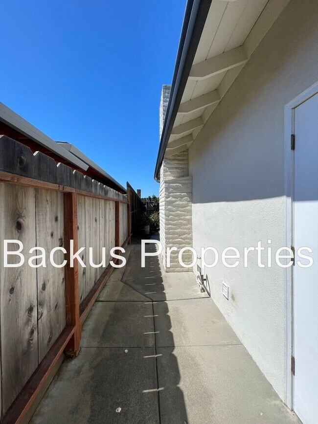 Building Photo - Beautiful four bedroom home in South Salinas