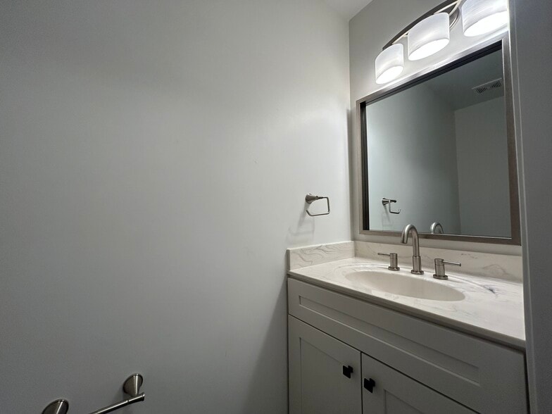 Building Photo - 9208 W Coolidge St