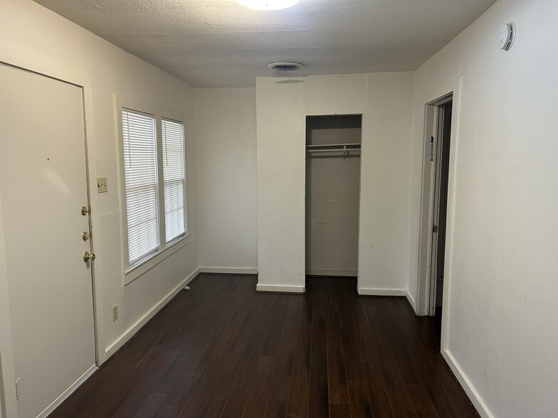 Building Photo - 1525 Harley Dr