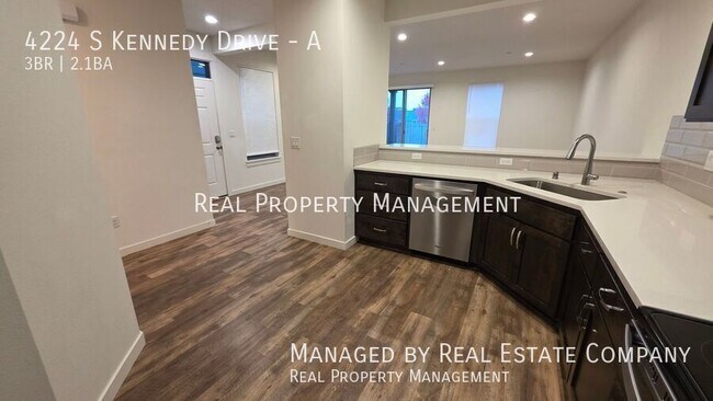 Building Photo - 4224 S Kennedy Dr