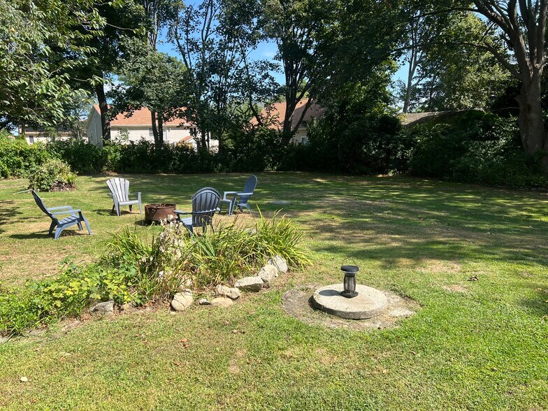 Building Photo - 42 Haskins Ave