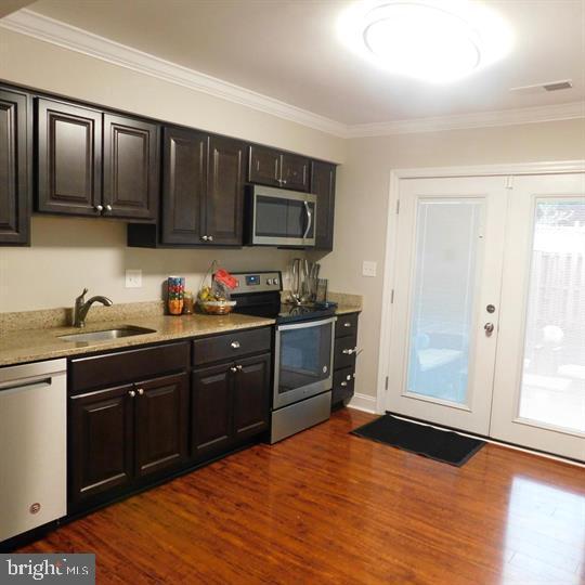 Building Photo - 567 Lancaster Pl