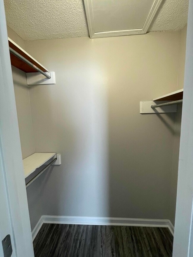 Building Photo - 320 Donna Dr