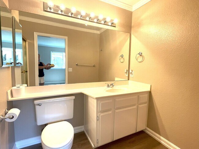 Building Photo - 3 bedroom, 2 bath in Lake Wildwood, Penn V...