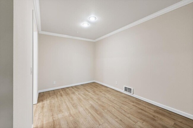 Building Photo - Ashley House - 2 bedrooms