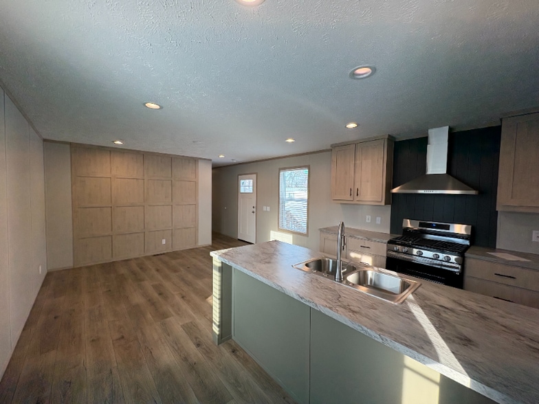 Building Photo - 125 S Manor St