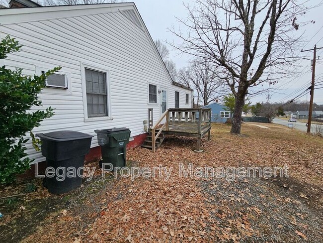 Building Photo - 1338 Rayon St