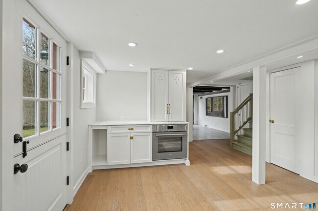 Building Photo - 42 Picketts Ridge Rd