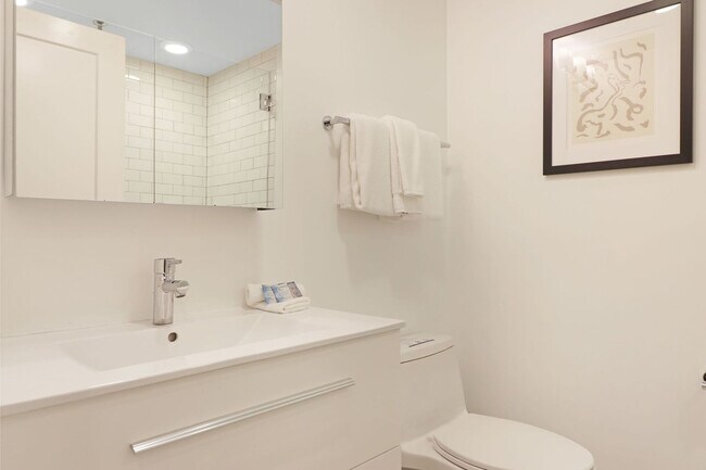 Building Photo - 822 Howard Ave