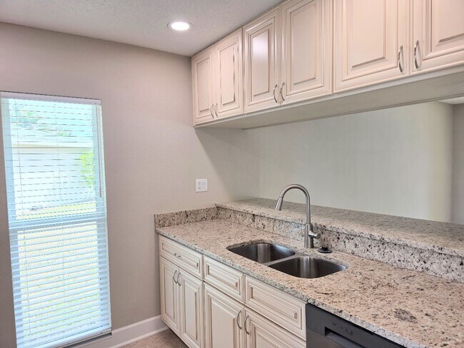 Building Photo - Beautiful 2-bedroom, 2-bath waterfront villa