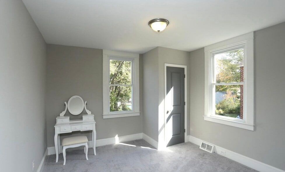 First floor bedroom - 3110 Louise Ave