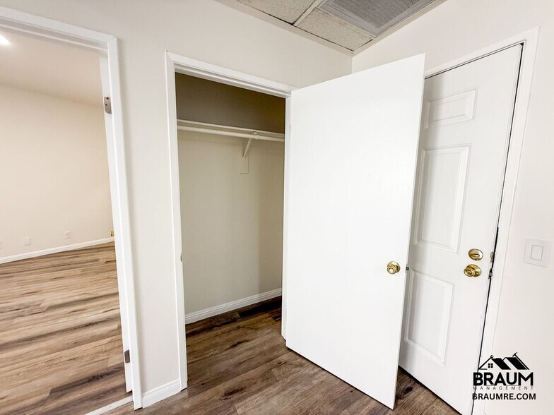 Building Photo - 11459 Collins St