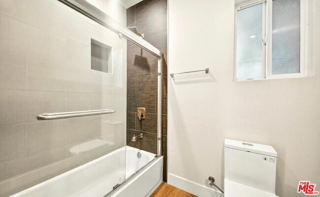 Building Photo - 5641 Riverton Ave