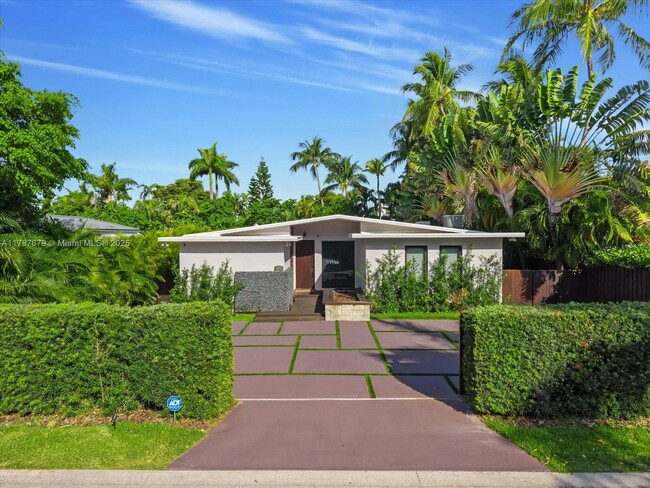 Primary Photo - 122 E 2nd Ct
