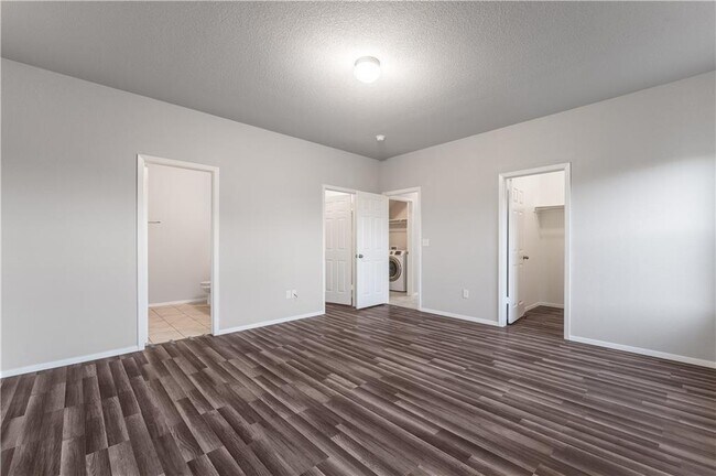 Building Photo - 1570 Scotland Dr
