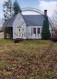 Building Photo - Charming Two Bedroom Home