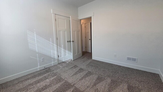 Building Photo - 6512 Skyline Lp Ln