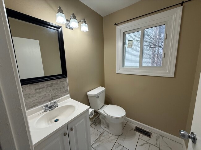 Building Photo - 2152 Mallard Ln