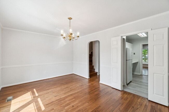 Building Photo - Wonderful, 4 level Arlington Brick townhome!