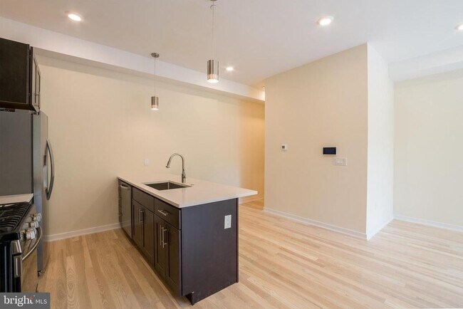 Building Photo - 1300 S 24th St