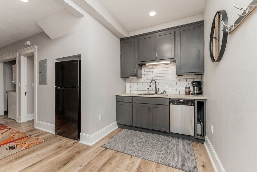 kitchen - 709 S Phillips Ave