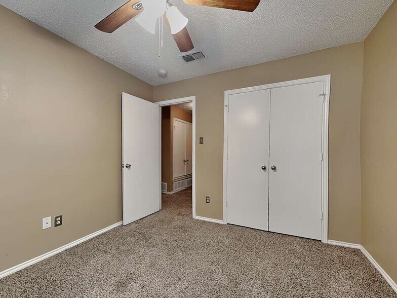 Building Photo - 2127 Chapel Downs Dr