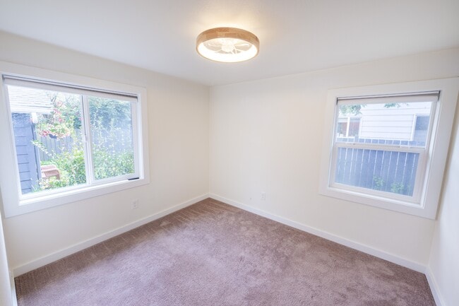 Building Photo - 1413 SW Cambridge St