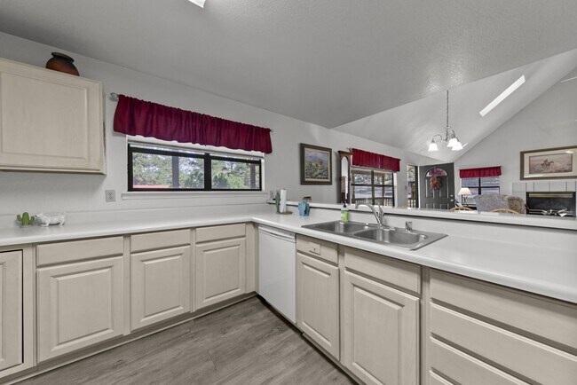 Building Photo - 126 North St