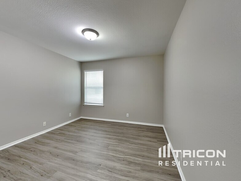 Building Photo - 227 Rock Springs Dr