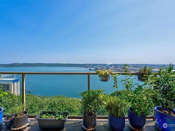 Building Photo - "Spacious 2-Bed, 3-Bath Sanctuary in Tacoma's Heart – 3,243 Sq Ft of Luxury Living!"