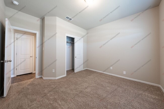 Building Photo - 1242 Lakeway Crossing Dr