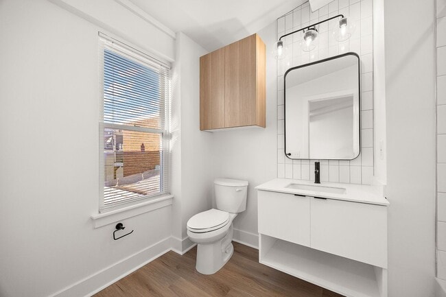 Building Photo - Tatnall West 8720 Landlord