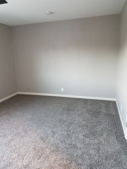 Building Photo - 2464 Beaufort Dr