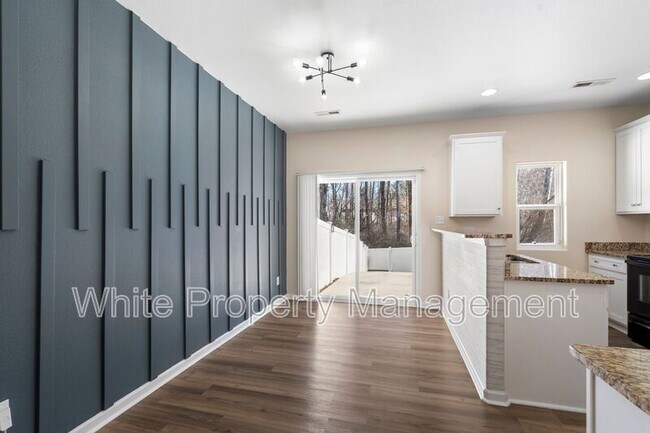 Building Photo - 7621 Mockernut Dr