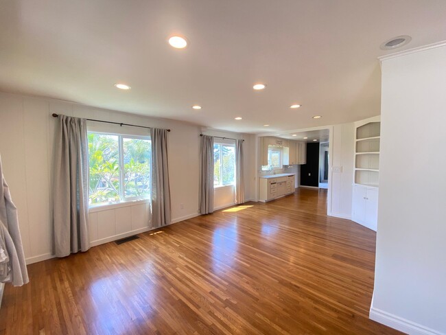 Building Photo - Unique 4 Bedroom 2 bath Guest Home in Ocea...