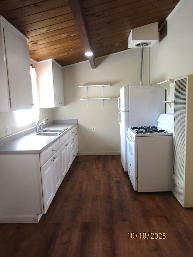 Building Photo - Charming 2 Bed 2 Bath Duplex in Rural Seba...