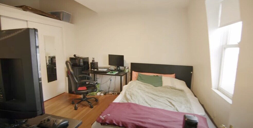 Building Photo - 6 Hingham St