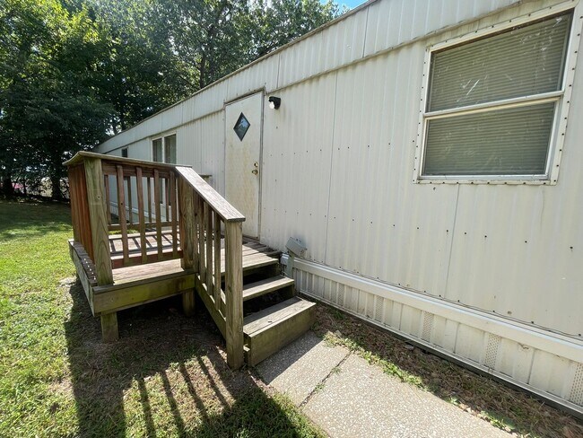Building Photo - 3 Bed 2 Bath Home For Rent