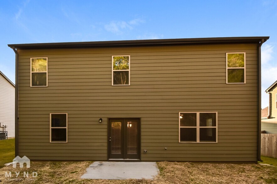 Building Photo - 828 Lake Chase