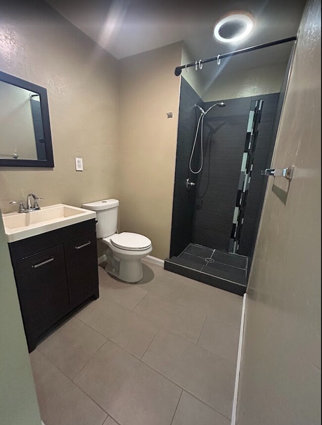 Building Photo - 3 Bed, 2 bath in SW