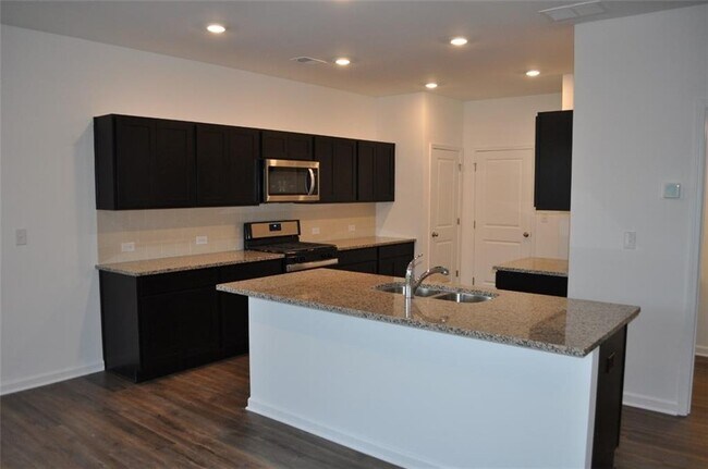 Building Photo - 5745 Thornton Dr