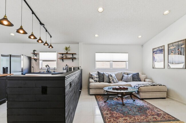 Building Photo - 5690 Green Island Dr
