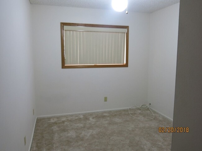 Building Photo - 4 bed, 2 bath, 2 car garage . Boulder City RV parking