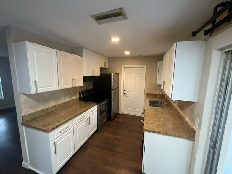 Building Photo - 11455 72nd Terrace N