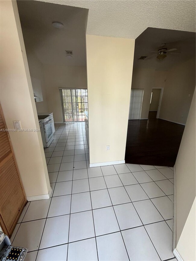 Building Photo - 960 NE 214th Ln