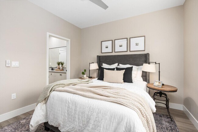 Building Photo - 2806 E Alluvial Ave