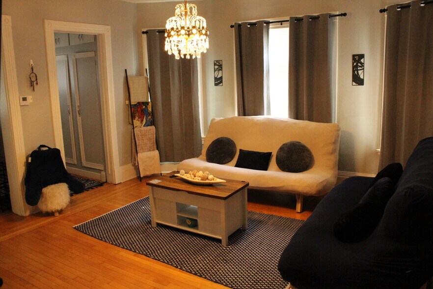 Building Photo - 2621 S Howell Ave